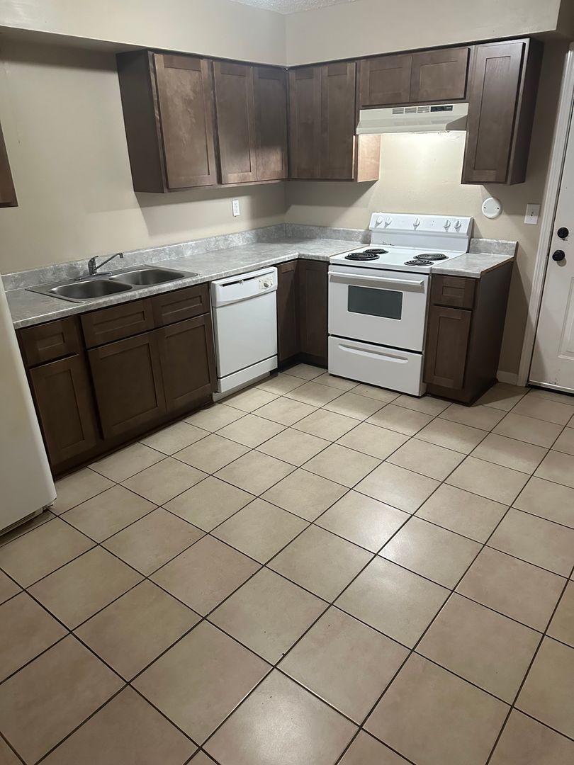 Hammond Apartment: 46037 Rufus Bankston Road