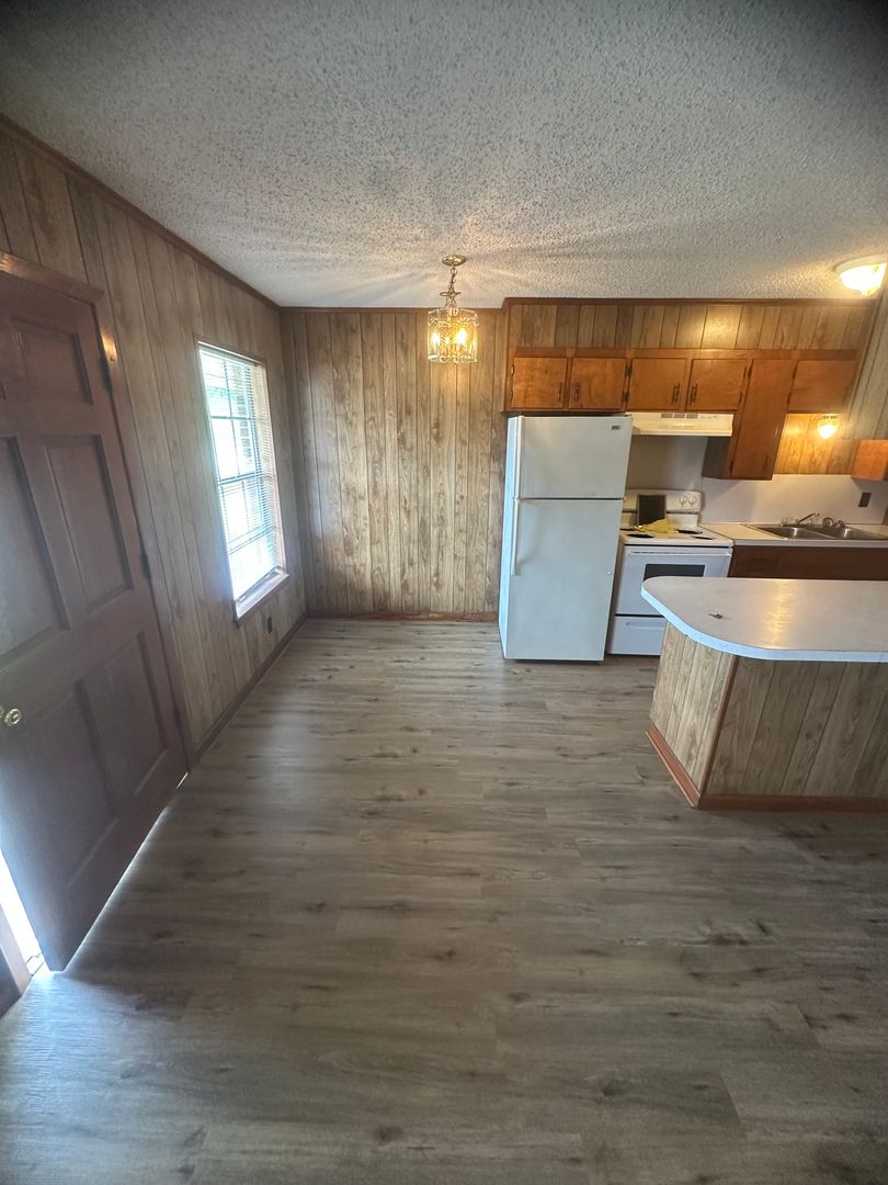 Hammond Apartment: 44188 S. Baptist Road