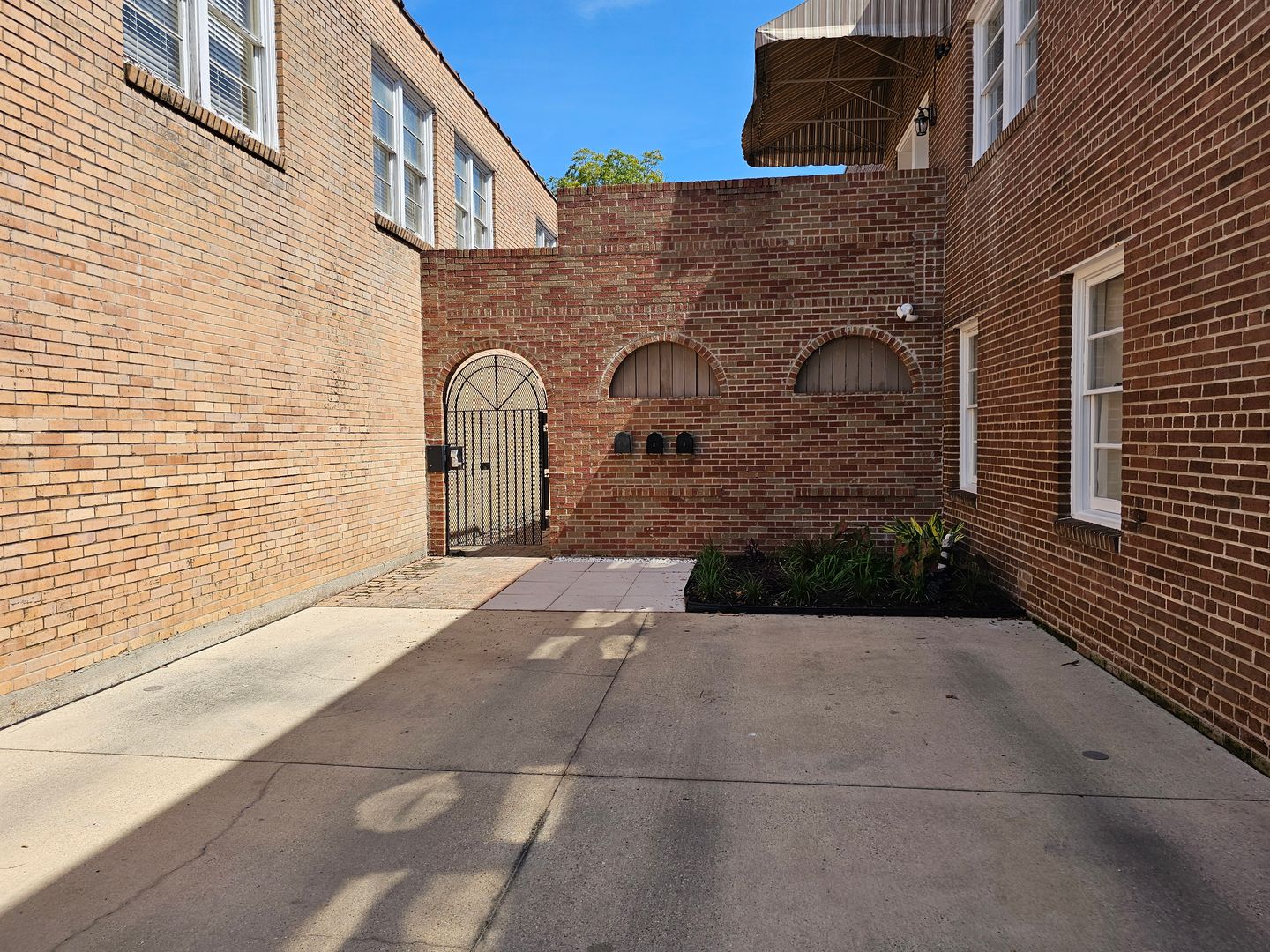 Hammond Apartment: 114 N. Cypress Street