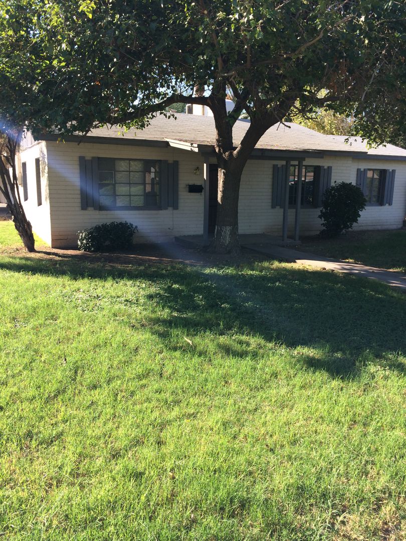 Tempe House: 1539 E Hudson