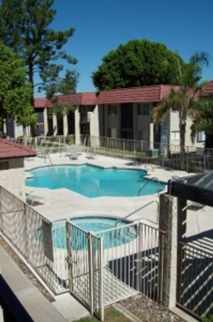 Tempe Apartment: 700 W University Drive