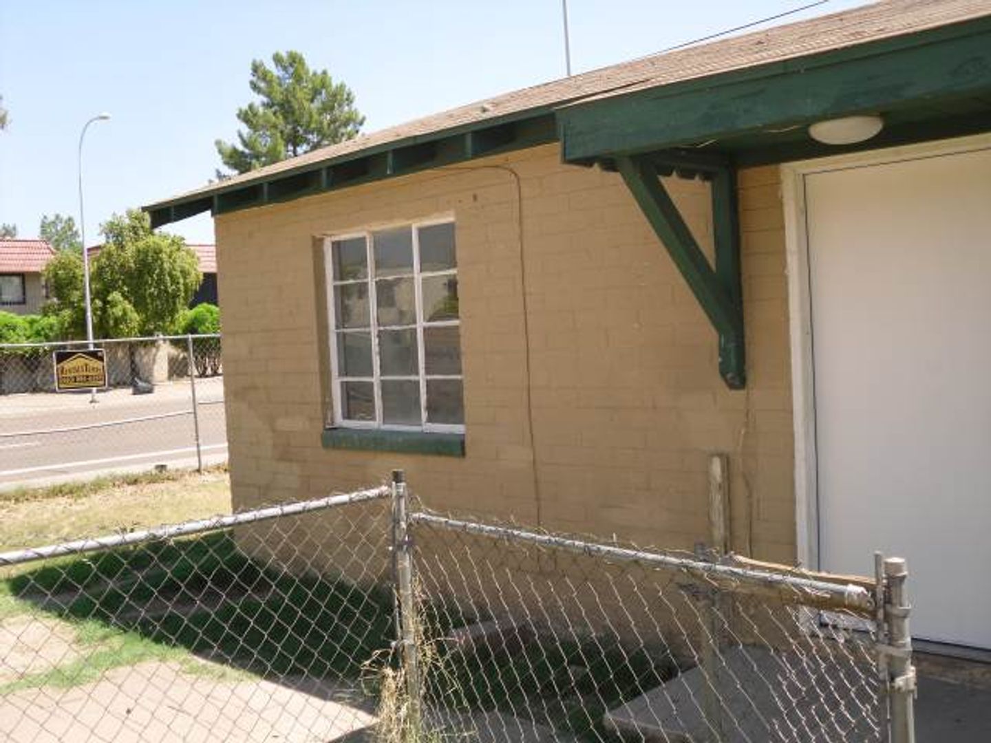Tempe House: 729 W University Drive
