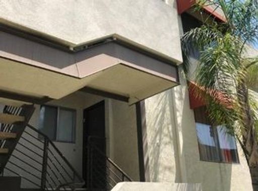 This is a great opportunity to rent a 2 bedroom at a competitive price in Tarzana.