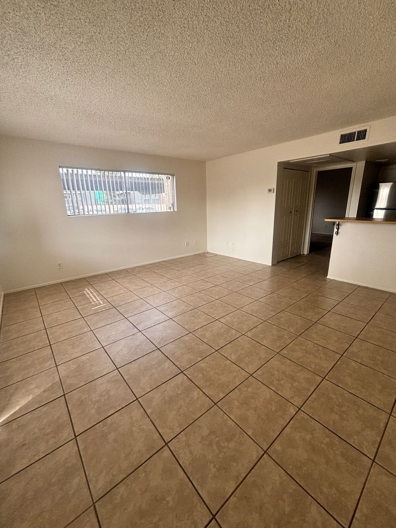 Tempe Apartment: 700 W University Drive