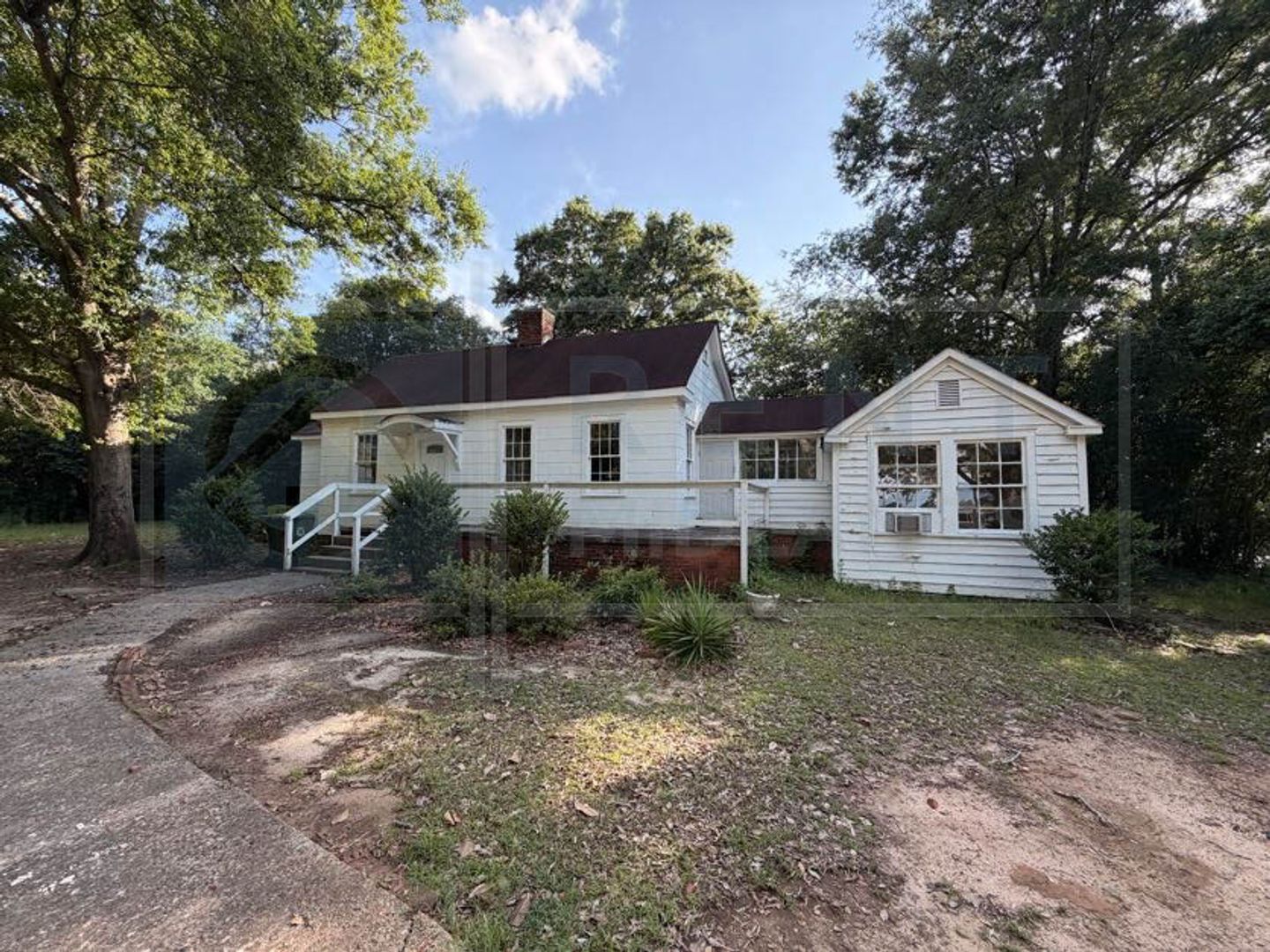 Columbia House: 960 Zimalcrest Dr