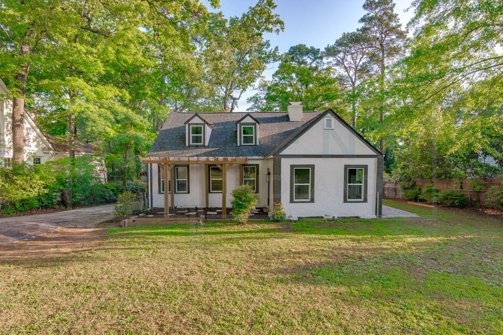 Columbia House: 2903 Trenholm Rd