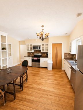 Cozy 3-Bedroom Upper Duplex - Pet-Friendly, All Utilities & Internet Included! – photo 1