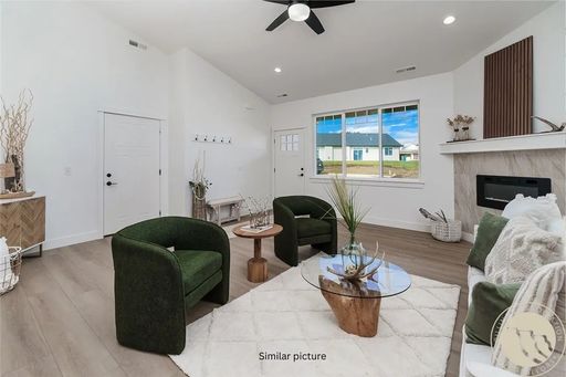 Listing photo thumbnail