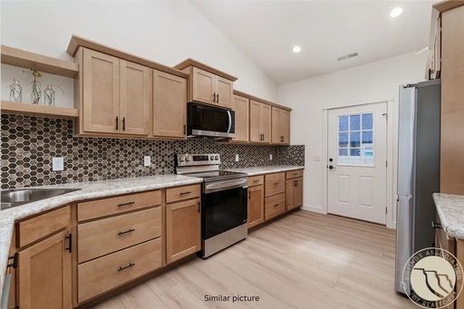 Listing photo thumbnail