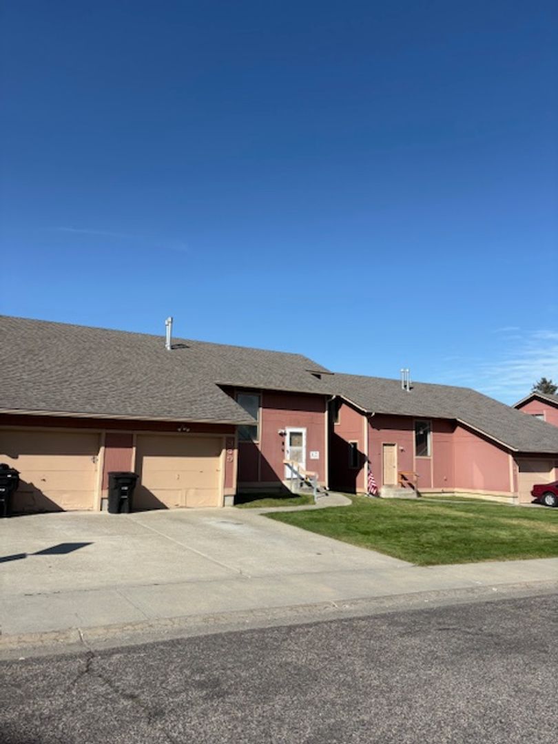 Billings Apartment: 341 Westchester Sq South