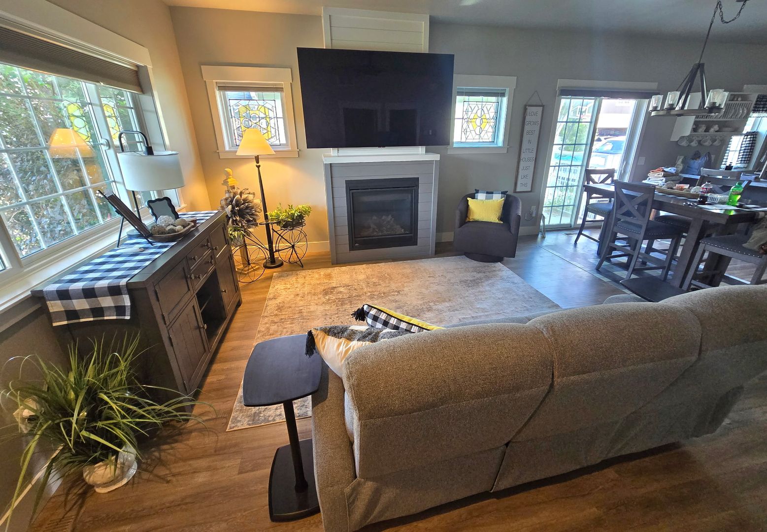 Billings House: 1645 Island View Drive