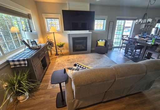 Stunning 2 Bed, 2 Bath Home in Josephine Crossing | Fully Furnished – photo 1