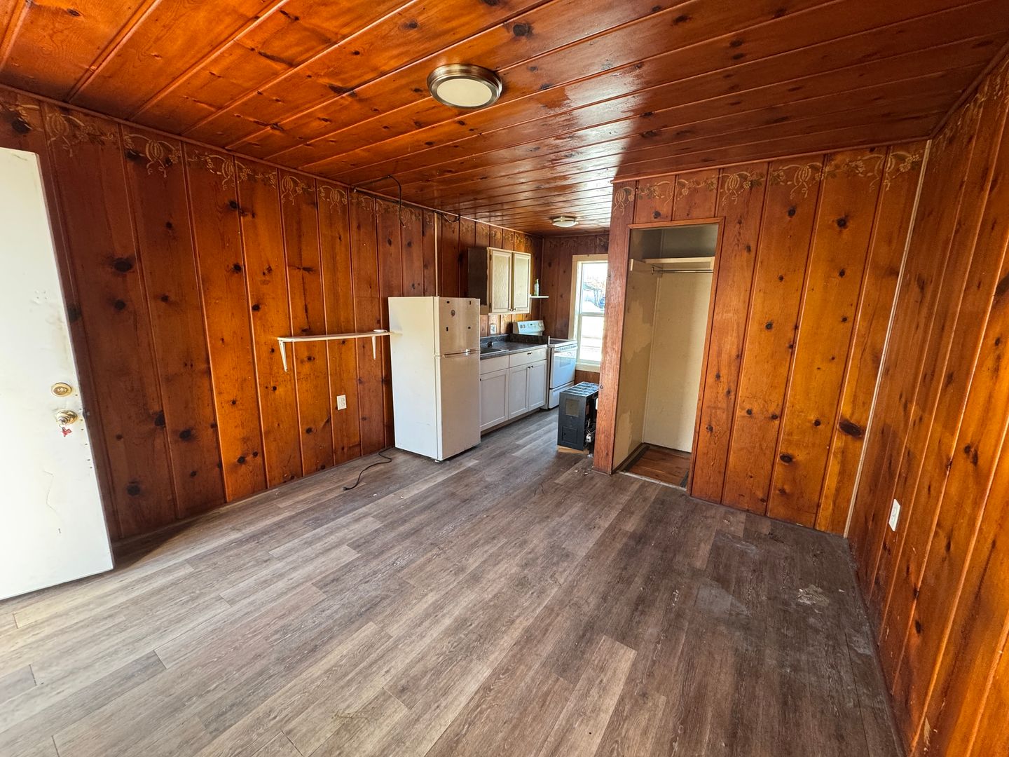 Laurel Apartment: 1403 East Main Street