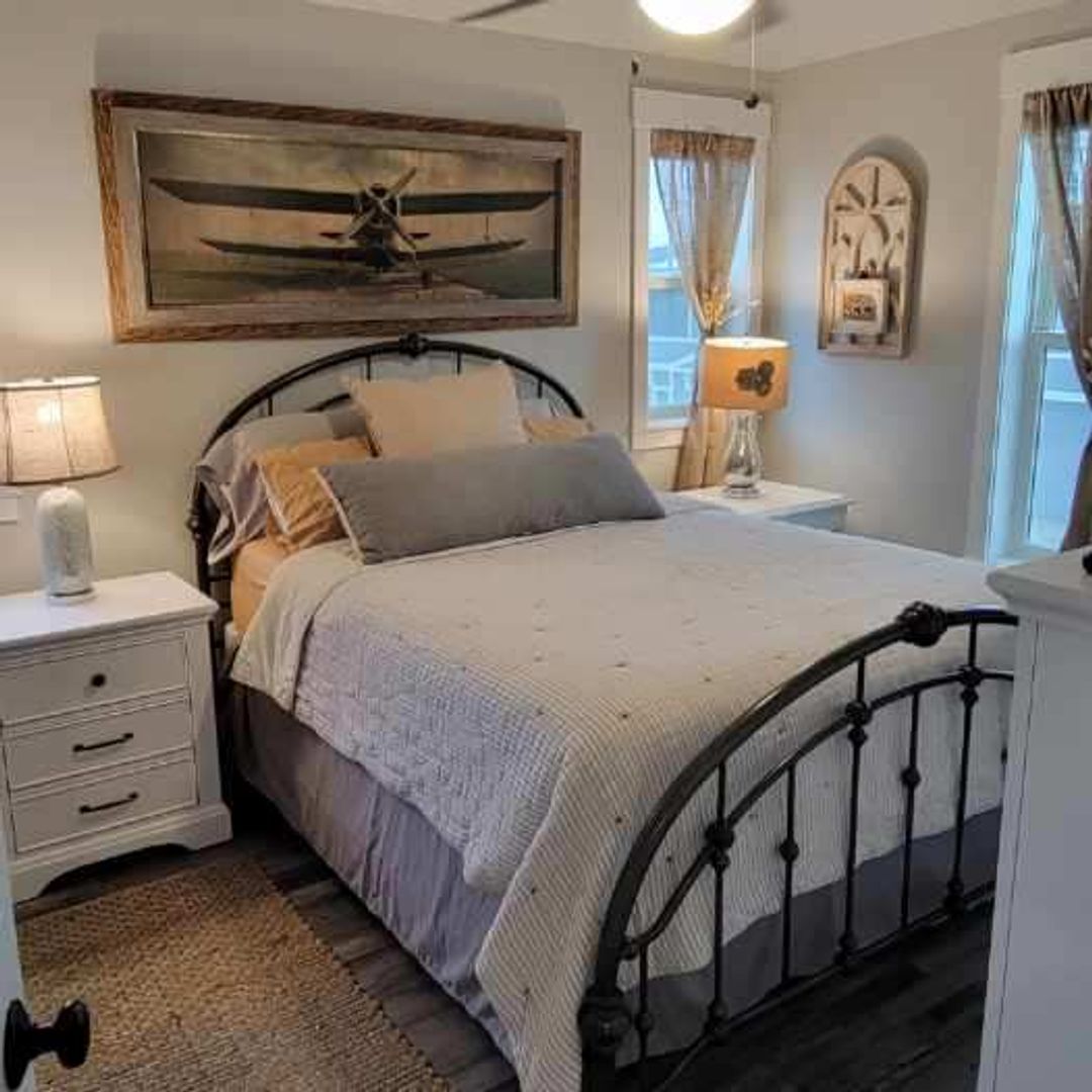 Billings House: 6150 Elysian Rd #201