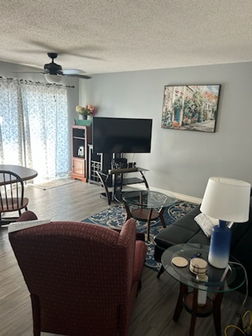 Billings House: 1600 Ave E - 20