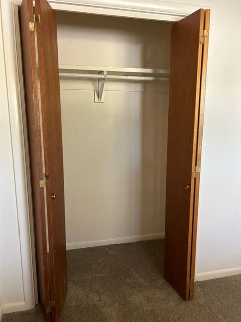 Laurel Apartment: 619 Washington Ave