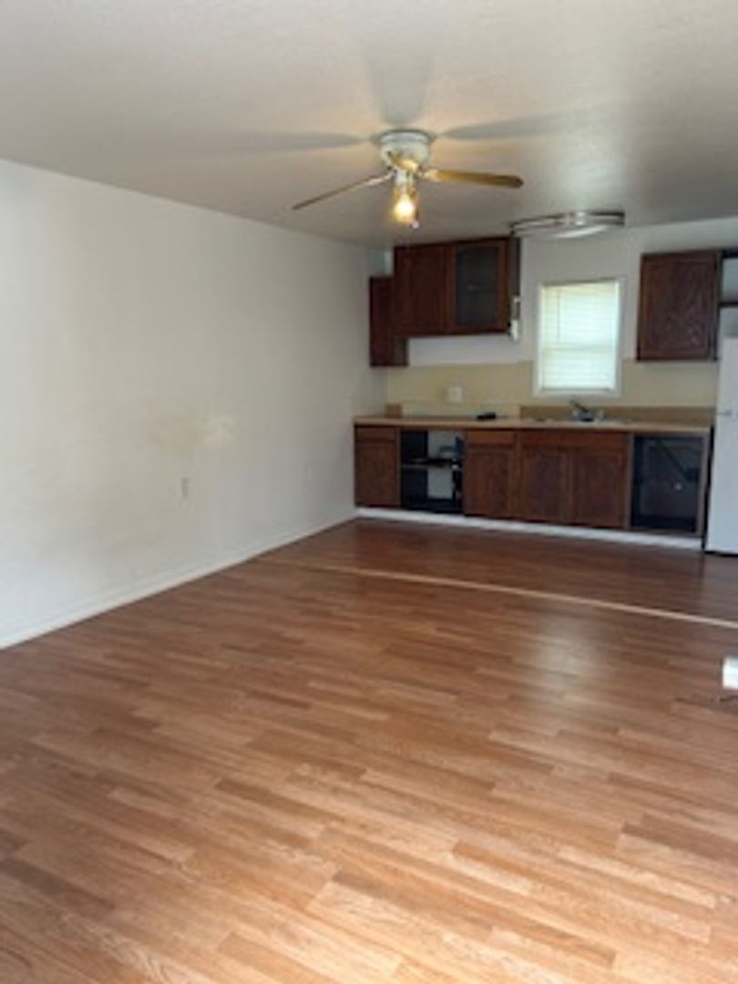 Laurel Apartment: 1403 East Main Street