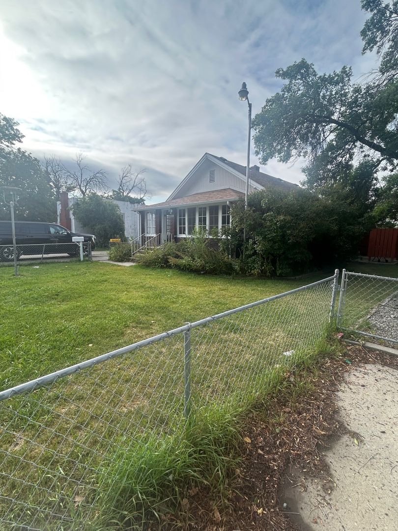 Billings House: 1036 Lewis Ave