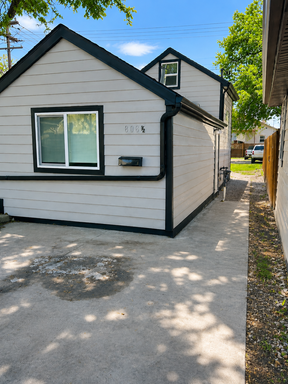 Listing photo thumbnail