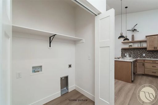 Listing photo thumbnail