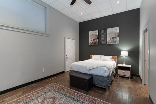 Listing photo thumbnail