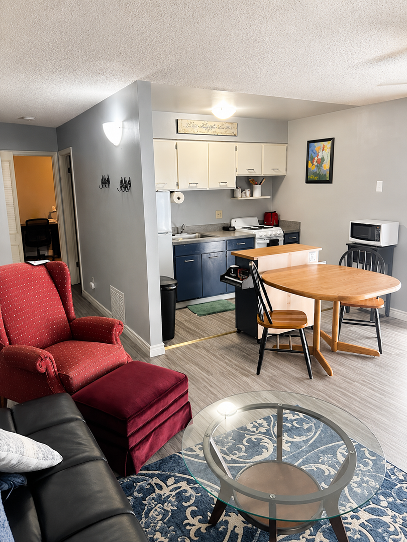 Billings House: 1600 Ave E - 20