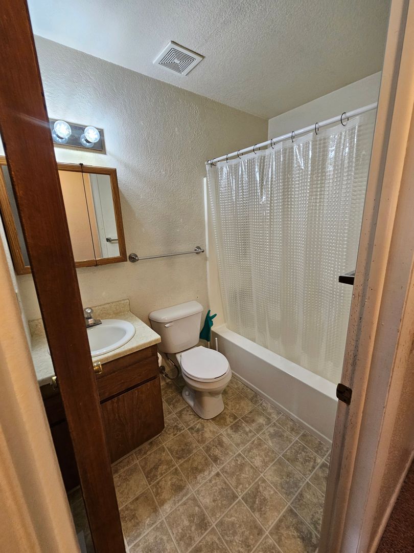 Billings Apartment: 1537 Westchester Square E.