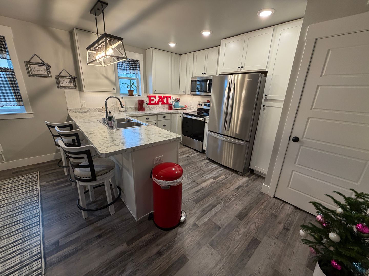 Billings House: 6150 Elysian Rd #201