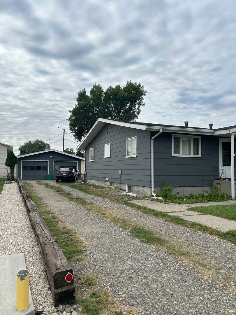 Billings Apartment: 418 Lola Lane