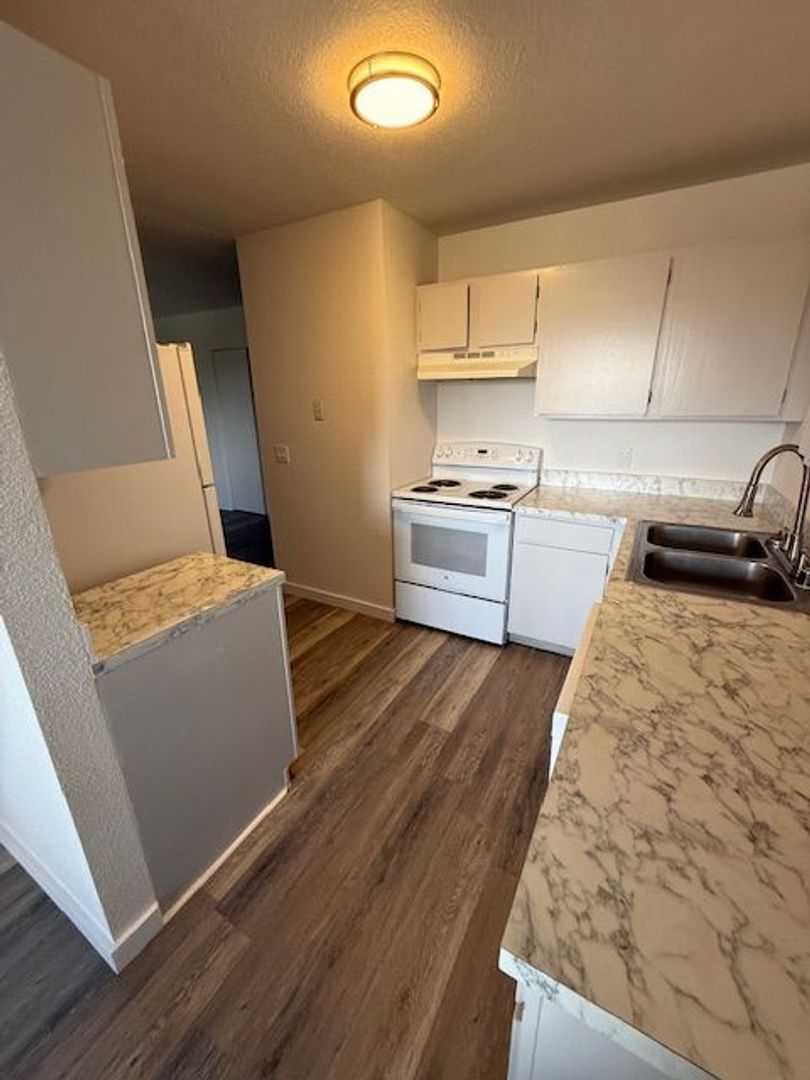 44 6th Street Apartments