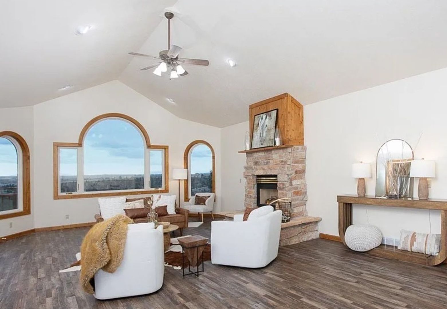 Molt House: 4040 Mountain View Dr S