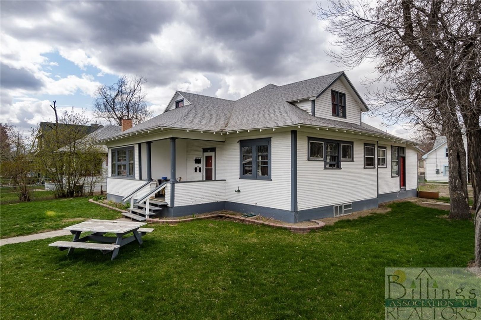 Billings Apartment: 304 S 35TH ST
