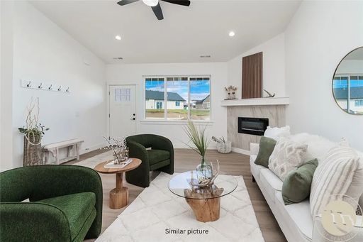 Listing photo thumbnail