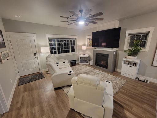 Listing photo thumbnail