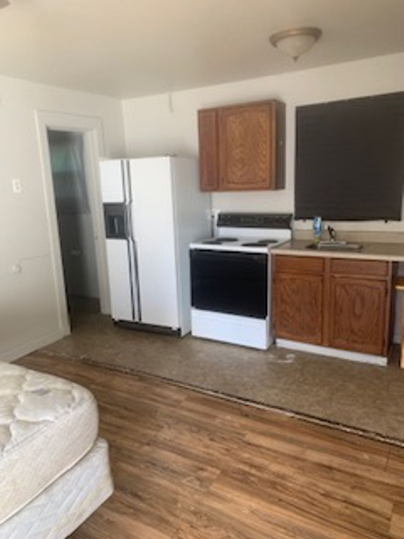 Laurel Apartment: 1403 East Main Street