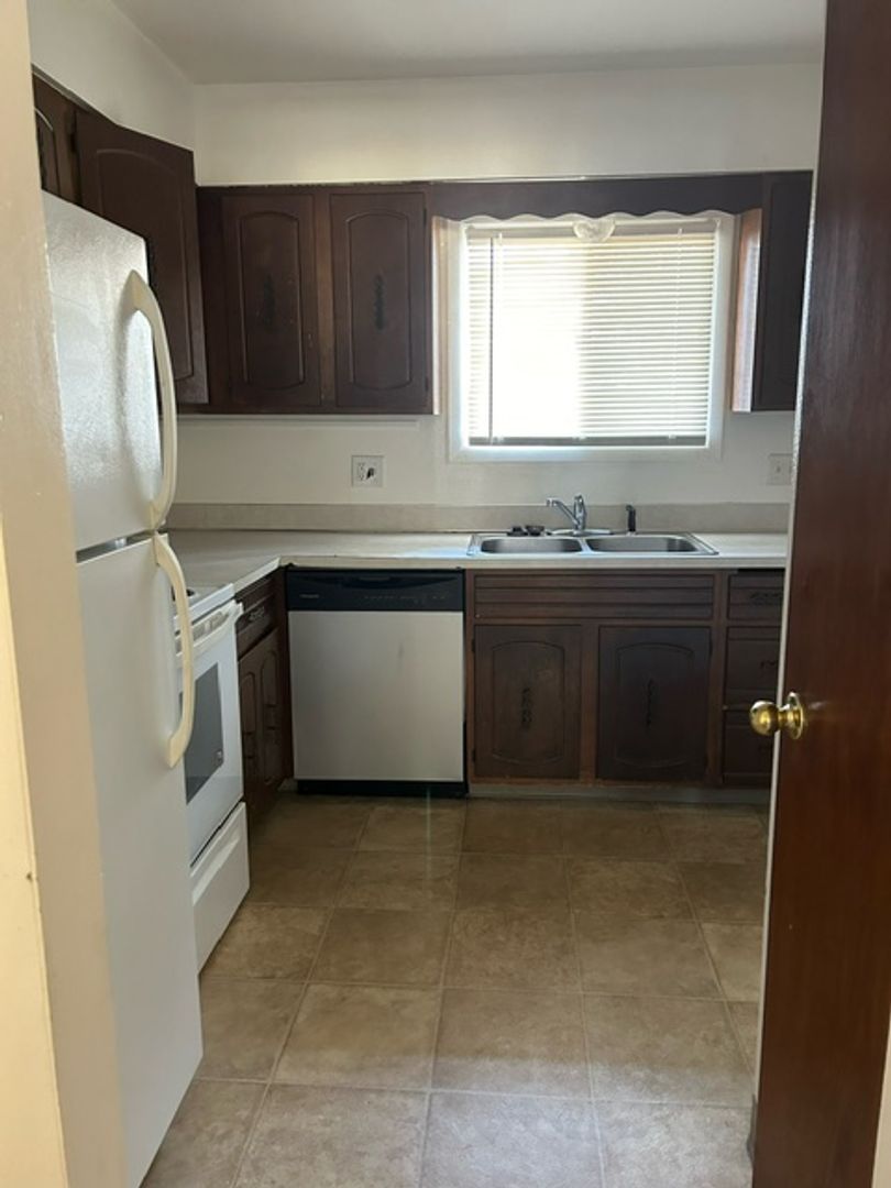 Laurel Apartment: 619 Washington Ave