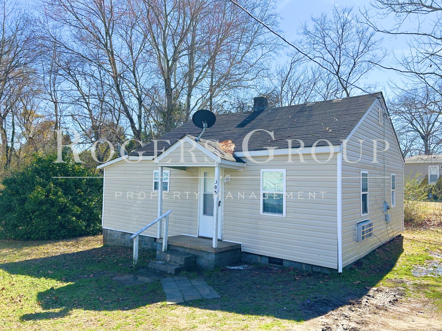 Louisburg House: 305 Perry St