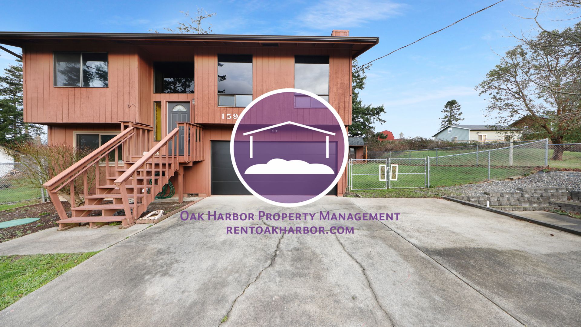 Oak Harbor House: 1594 Douglas St