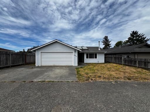 Remodeled- Beautiful 3bd/2ba Home - Eureka – photo 1