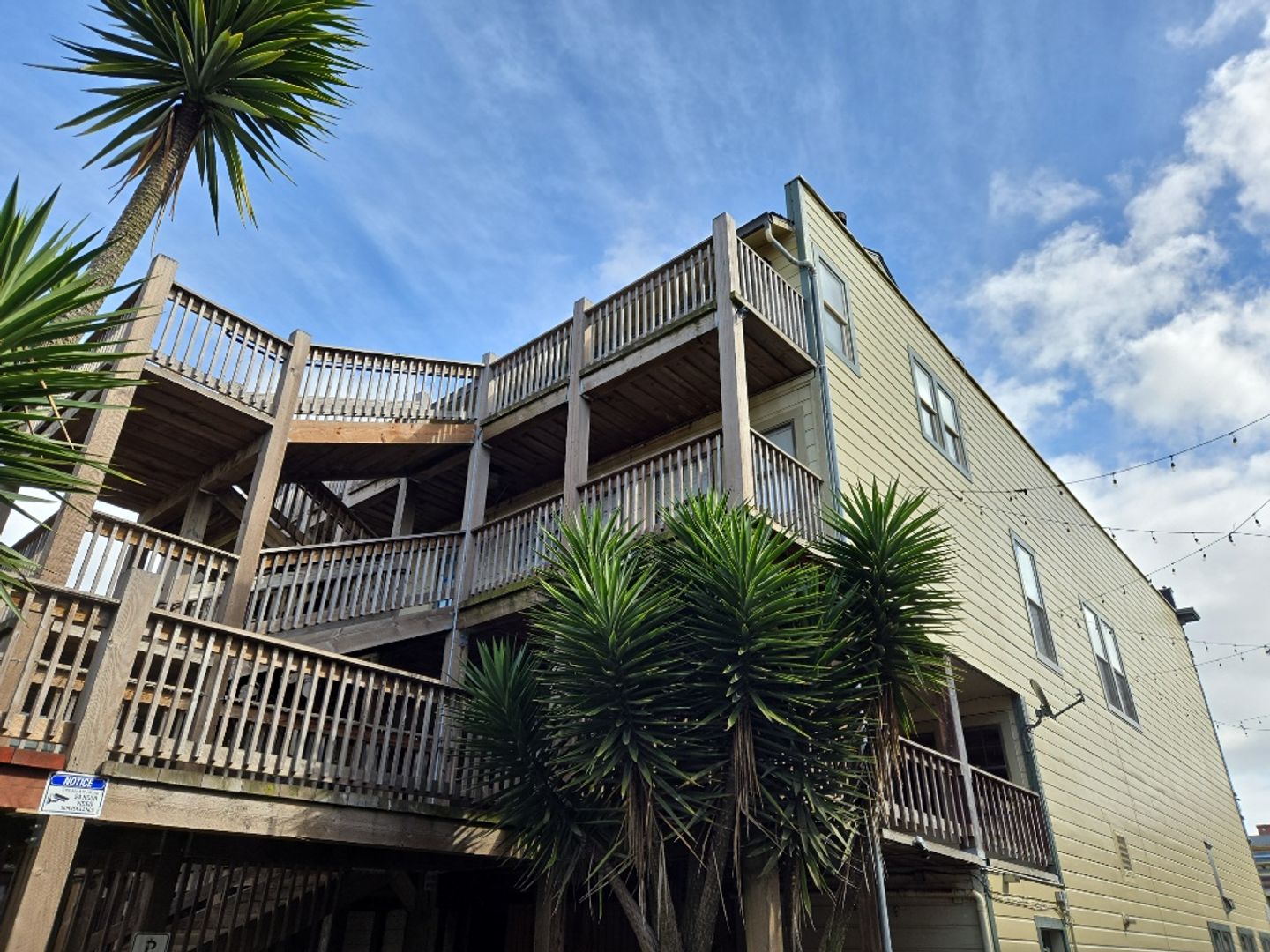 Eureka Apartment: 212 E Street