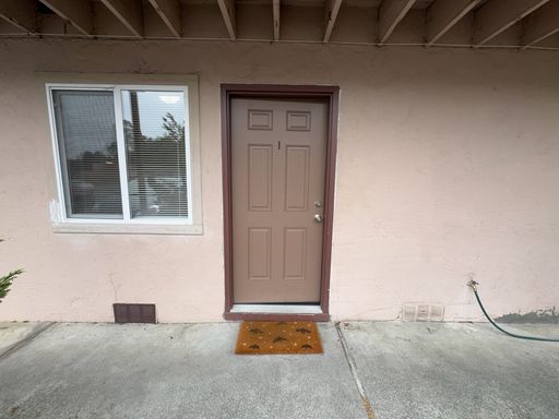 2 Bedroom 1 Bath Apartment Located minutes away from Cal Poly Humboldt!