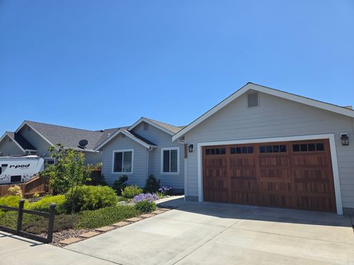 Recently constructed McKinleyville home features modern convenience, and hot tub! Pets considered! – photo 1