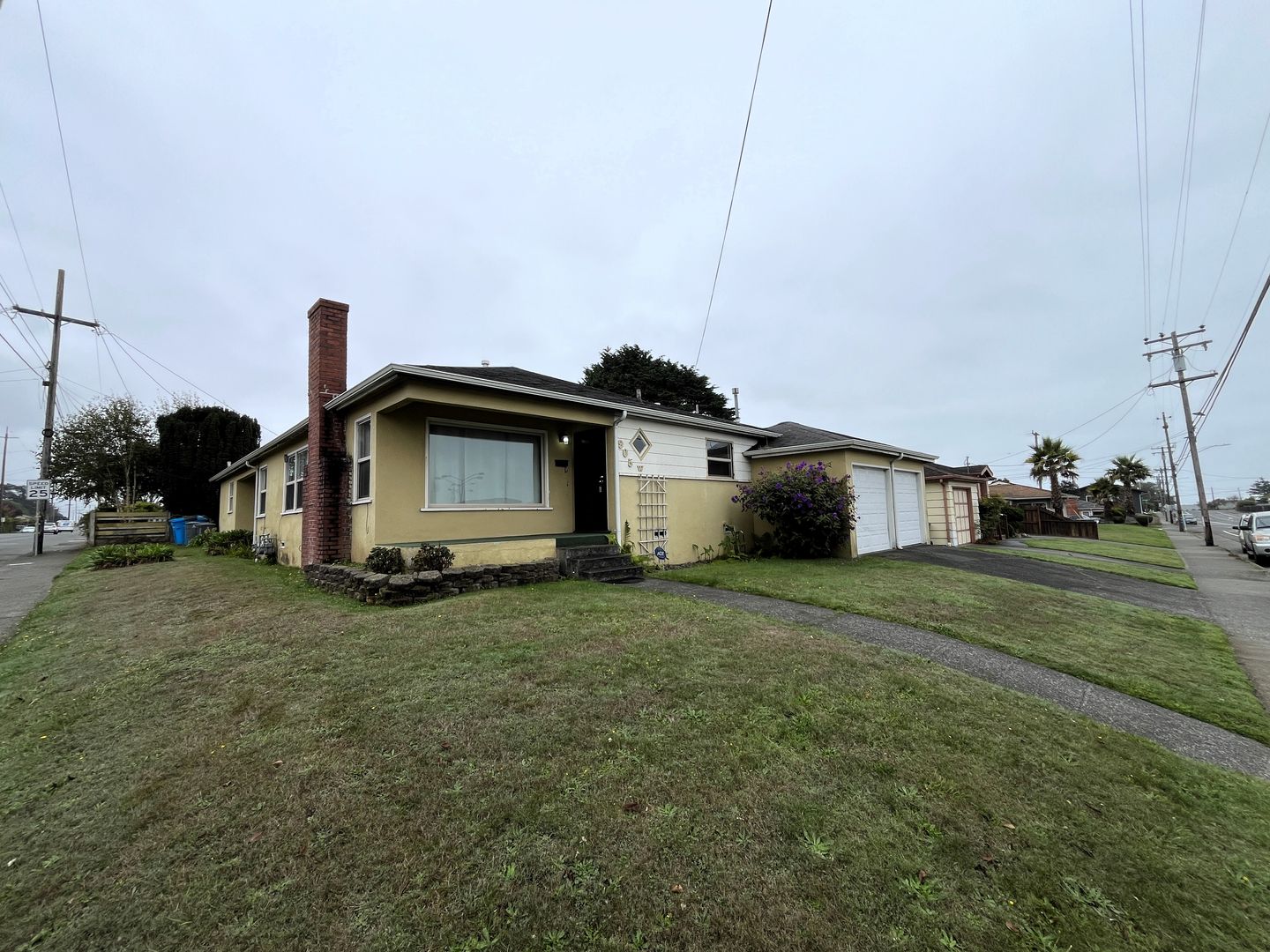 Eureka Apartment: 905 W Harris St