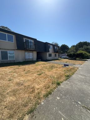 Remodeled 2 Bedroom 1 Bath Apartment in McKinleyville!