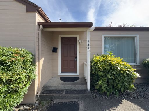 2 Bedroom 1 Bath Home located in Eureka – photo 1