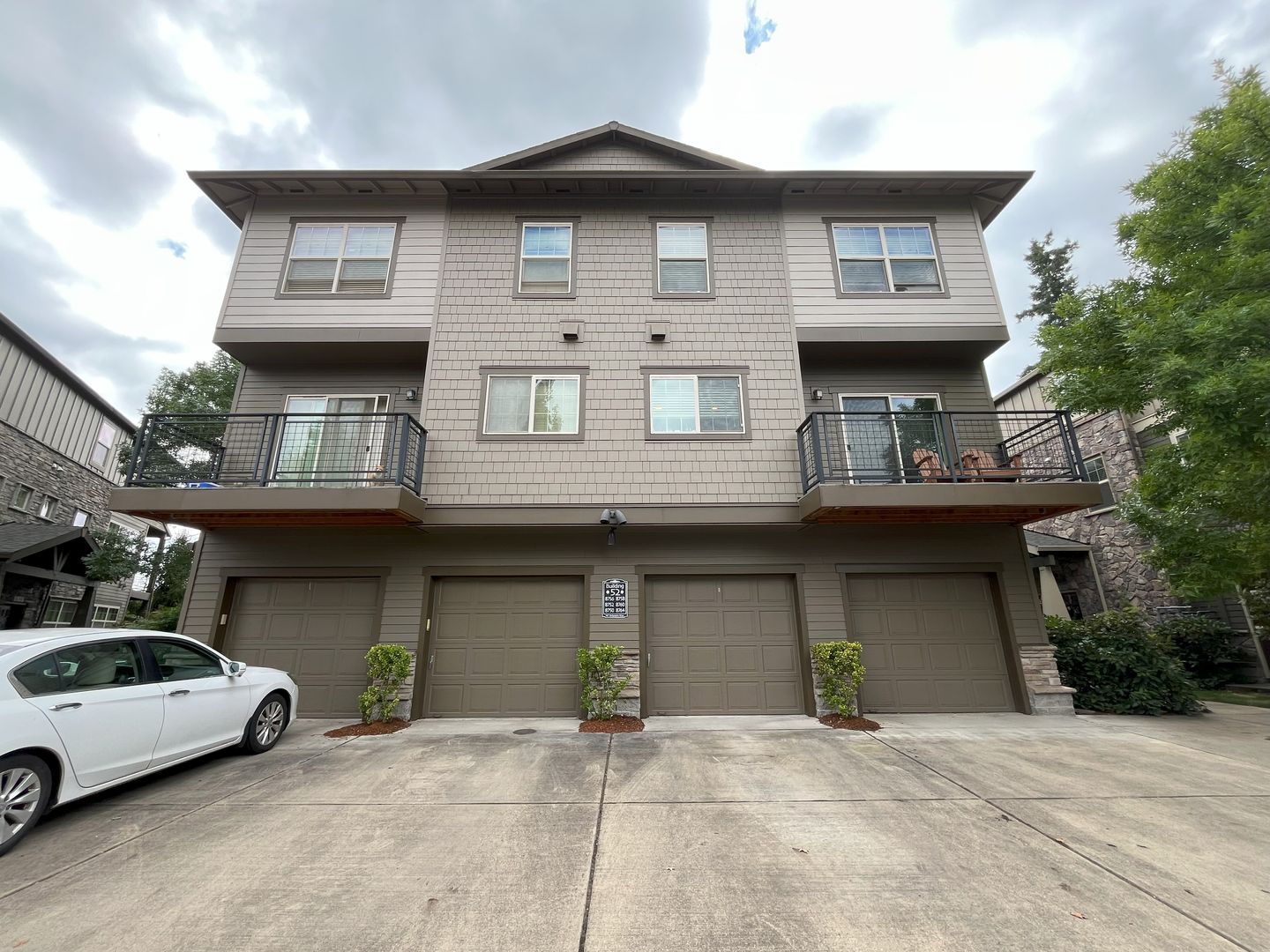 Hillsboro House: 8760 NE Delamere Way