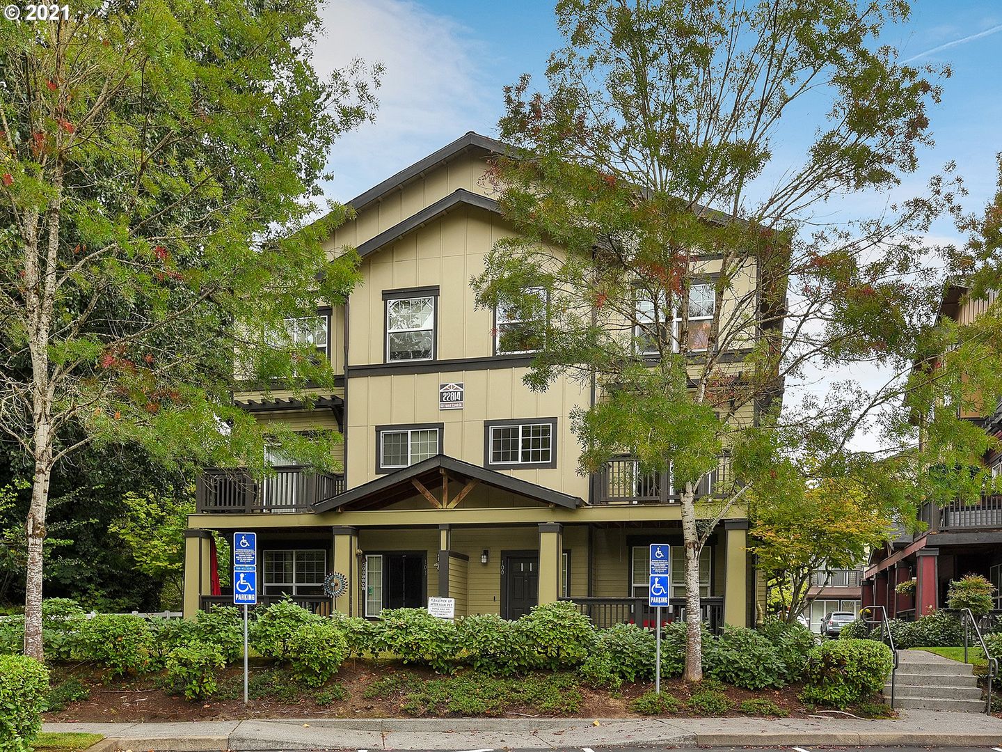 Sherwood House: 22814 SW Forest Creek Drive #200