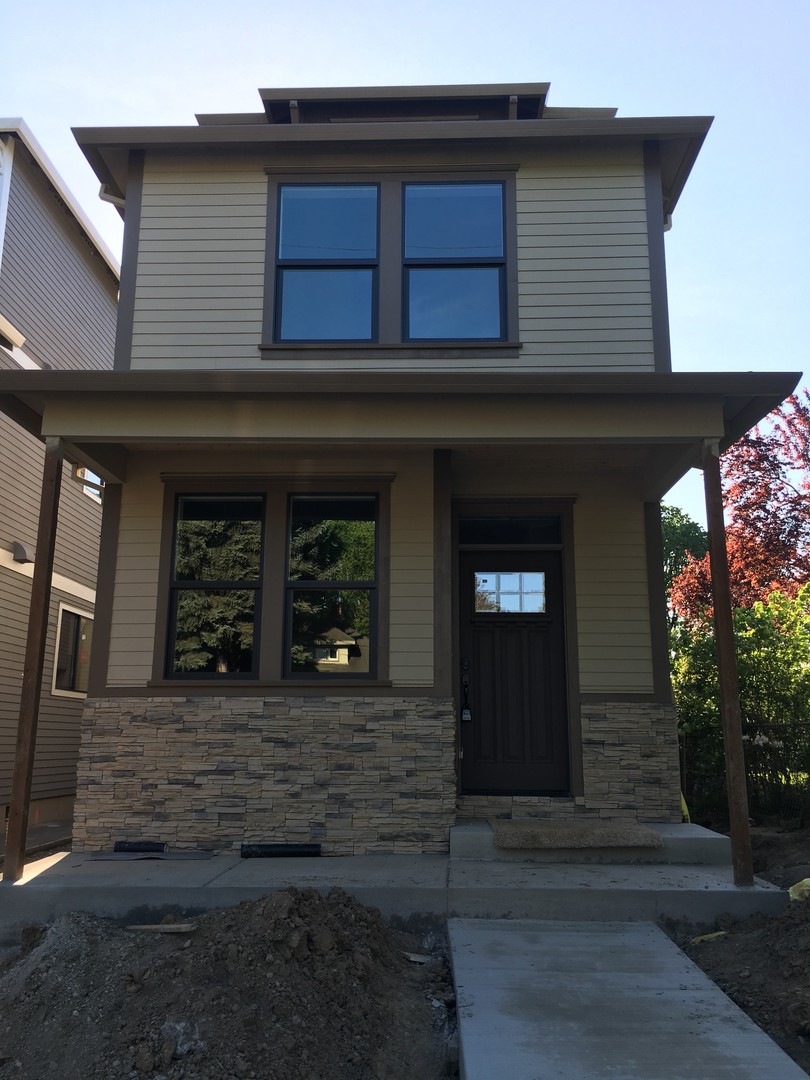 Portland Apartment: 8213 SE 9th Avenue