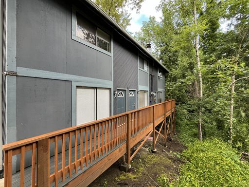 Comfortable 2 Bedroom Retreat with a Beautiful Tree-Lined Setting, Washer/Dryer & Modern Kitchen – photo 1