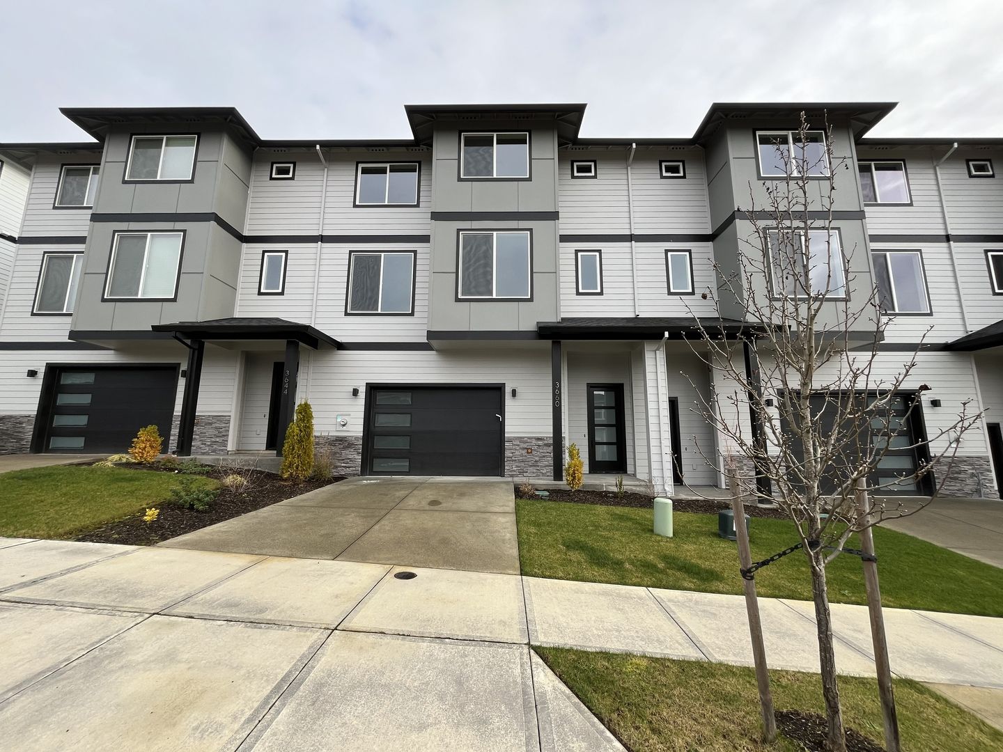 Gresham House: 3660 SW Sandlewood Ln